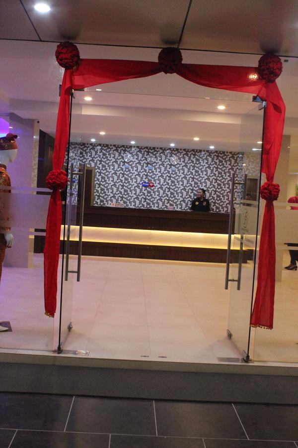 Superstar Hotel Dumai Buitenkant foto