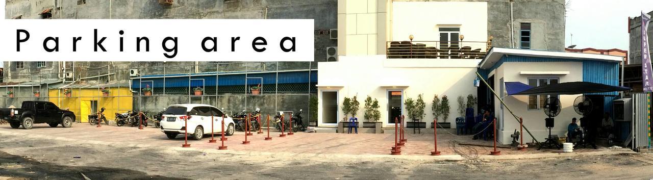 Superstar Hotel Dumai Buitenkant foto
